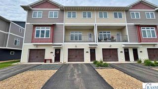 2157 Rolling Green Lane, North Mankato, MN 56003
