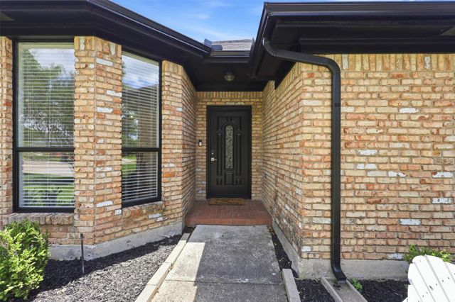 2336 Highlands Creek Road, Carrollton, TX 75007