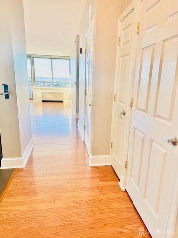 1 Spring Street 1806, New Brunswick, NJ 08901