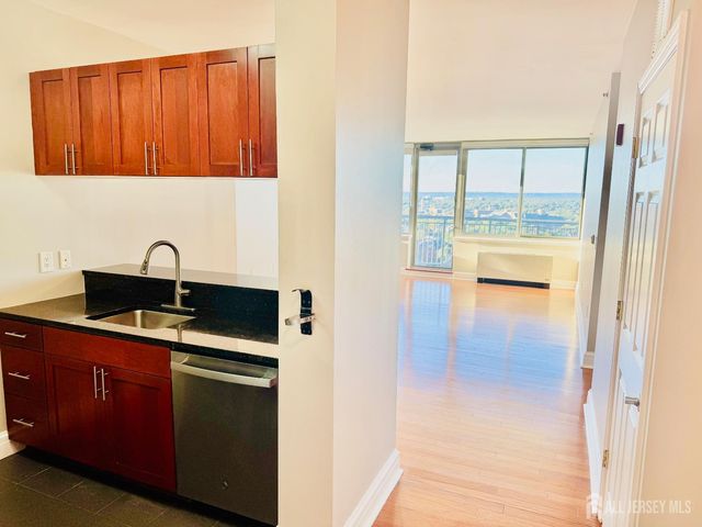 1 Spring Street 1806, New Brunswick, NJ 08901