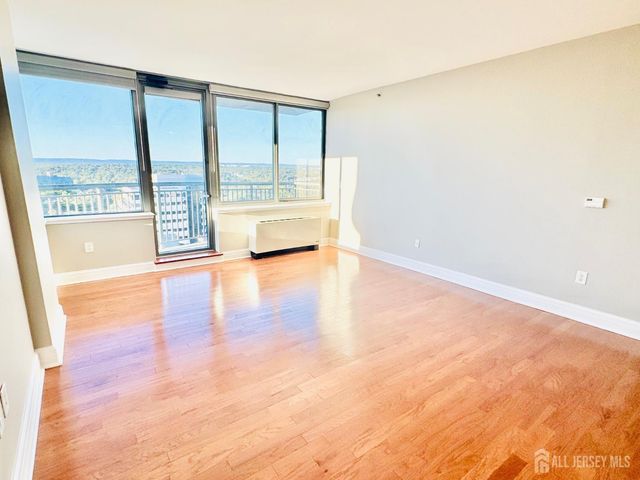 1 Spring Street 1806, New Brunswick, NJ 08901