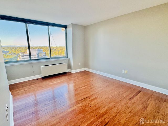 1 Spring Street 1806, New Brunswick, NJ 08901