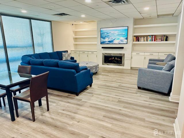 1 Spring Street 1806, New Brunswick, NJ 08901