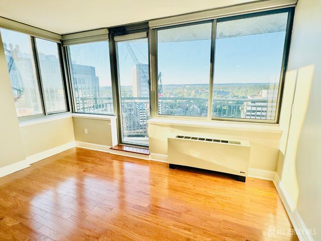 1 Spring Street 1806, New Brunswick, NJ 08901