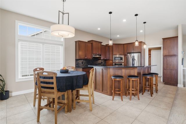 2360 Grey Wolf, Hiawatha, IA 52233