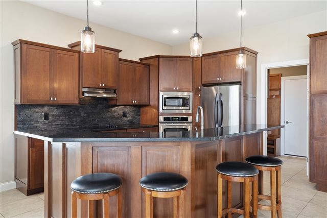 2360 Grey Wolf, Hiawatha, IA 52233
