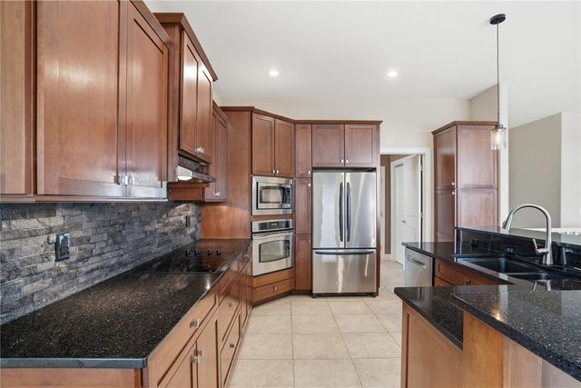 2360 Grey Wolf, Hiawatha, IA 52233