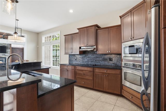 2360 Grey Wolf, Hiawatha, IA 52233