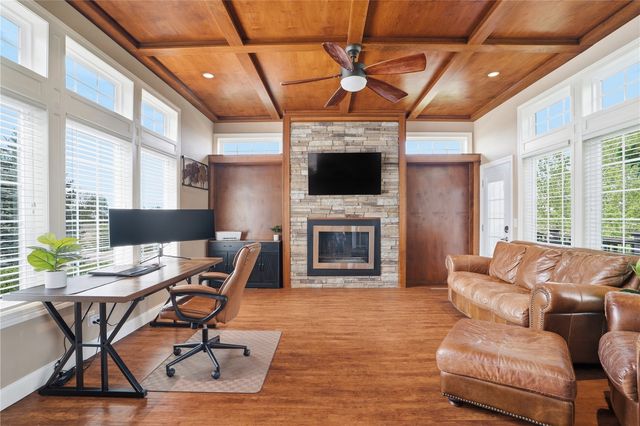 2360 Grey Wolf, Hiawatha, IA 52233