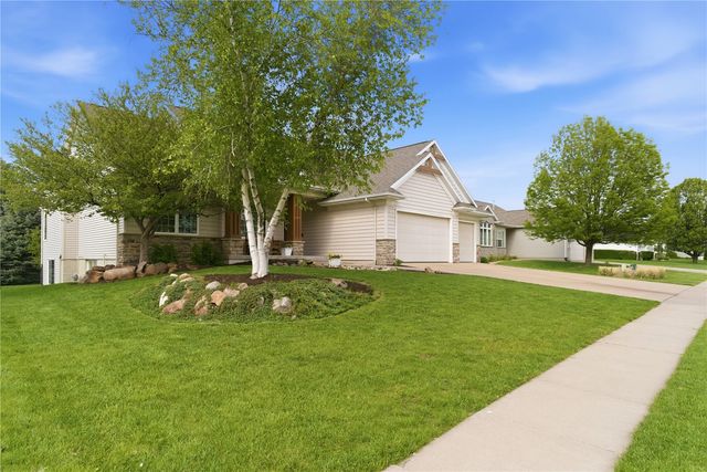 2360 Grey Wolf, Hiawatha, IA 52233