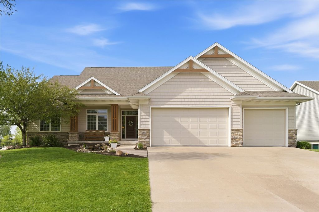 2360 Grey Wolf, Hiawatha, IA 52233