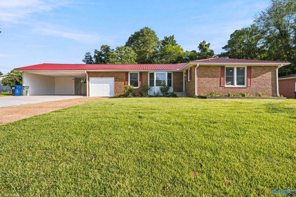 7612 Holland Drive SW, Huntsville, AL 35802