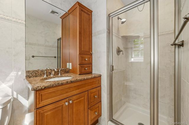 11 Nuthatch Lane, West Nyack, NY 10994