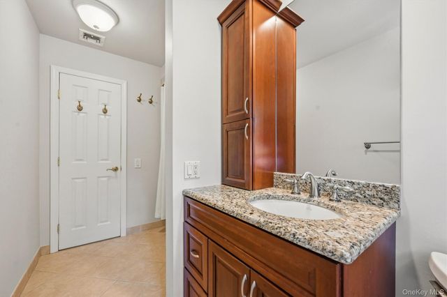11 Nuthatch Lane, West Nyack, NY 10994