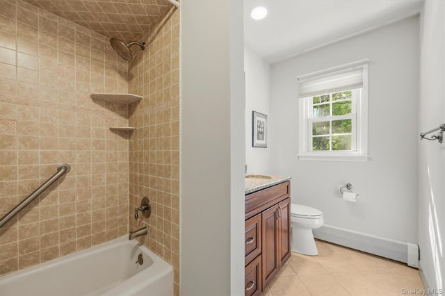 11 Nuthatch Lane, West Nyack, NY 10994