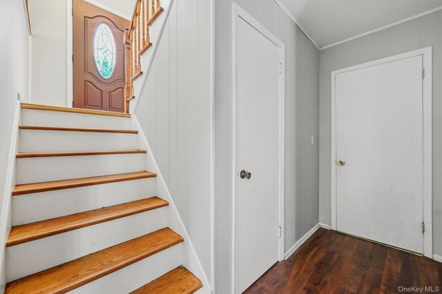 11 Nuthatch Lane, West Nyack, NY 10994