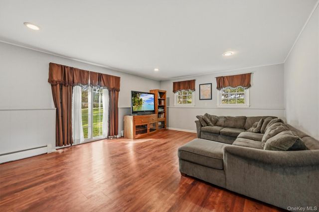 11 Nuthatch Lane, West Nyack, NY 10994