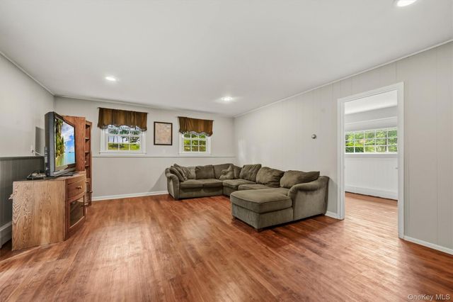 11 Nuthatch Lane, West Nyack, NY 10994