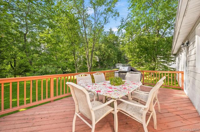 11 Nuthatch Lane, West Nyack, NY 10994