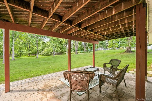 11 Nuthatch Lane, West Nyack, NY 10994