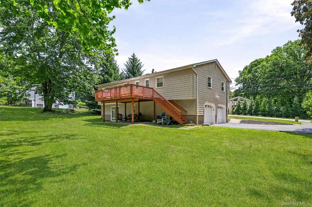 11 Nuthatch Lane, West Nyack, NY 10994