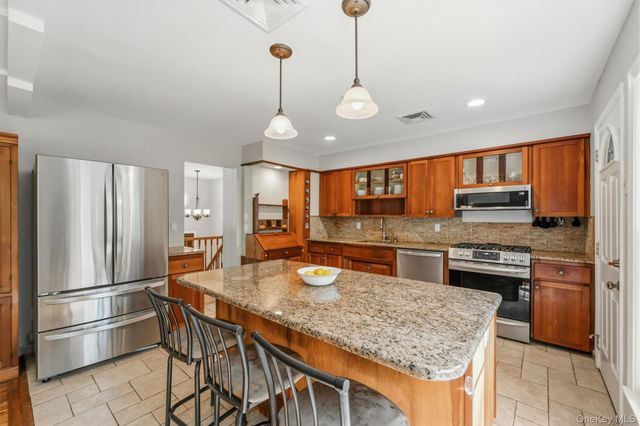 11 Nuthatch Lane, West Nyack, NY 10994