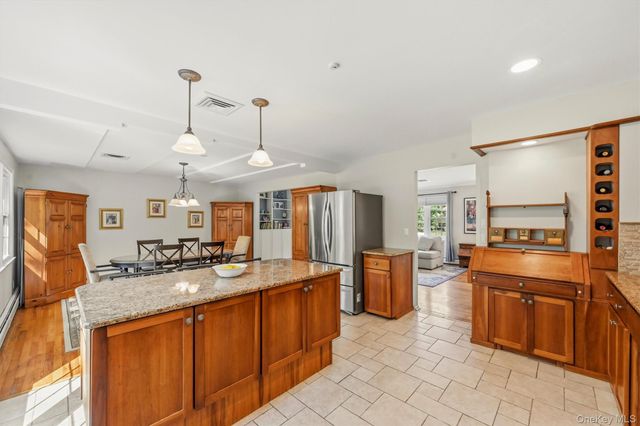 11 Nuthatch Lane, West Nyack, NY 10994