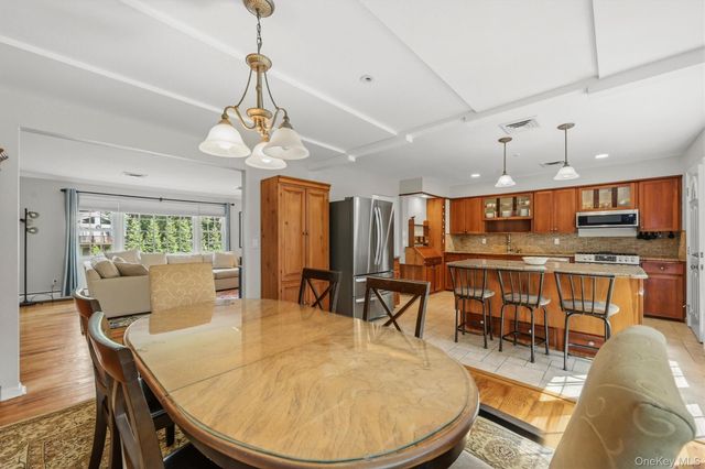 11 Nuthatch Lane, West Nyack, NY 10994
