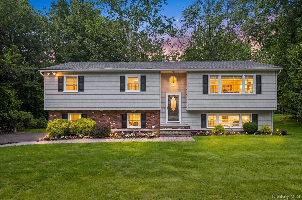 11 Nuthatch Lane, West Nyack, NY 10994
