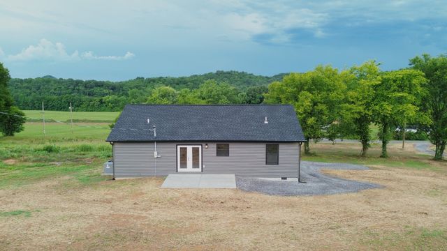 817 Smith Bend Ln, Gainesboro, TN 38562