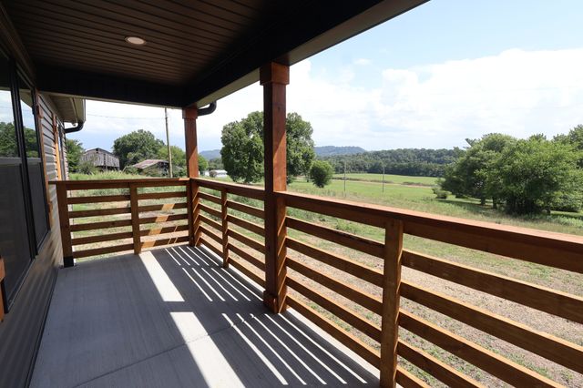 817 Smith Bend Ln, Gainesboro, TN 38562