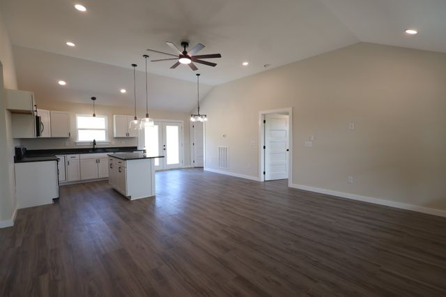 817 Smith Bend Ln, Gainesboro, TN 38562