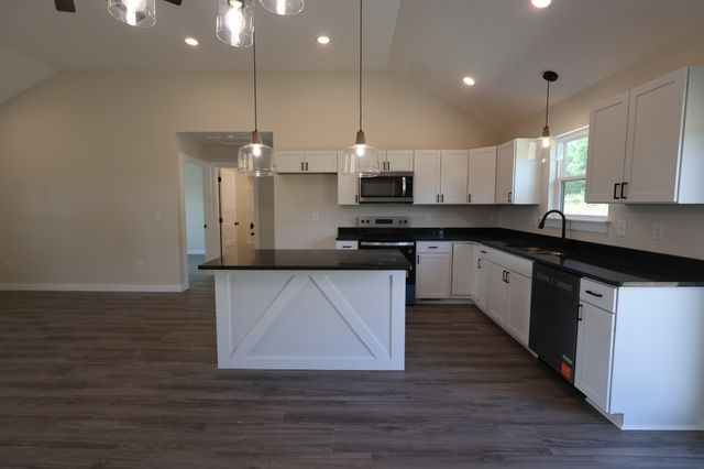 817 Smith Bend Ln, Gainesboro, TN 38562