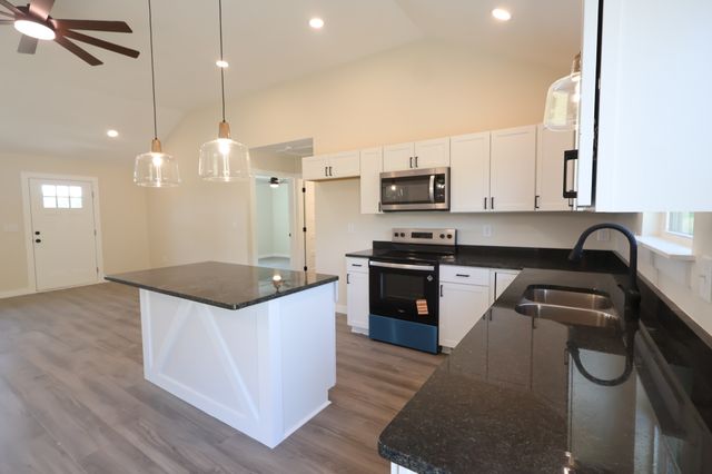 817 Smith Bend Ln, Gainesboro, TN 38562