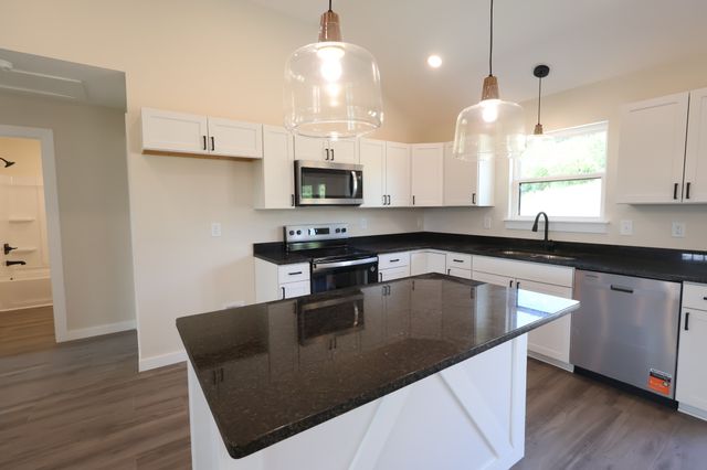 817 Smith Bend Ln, Gainesboro, TN 38562