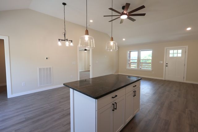817 Smith Bend Ln, Gainesboro, TN 38562