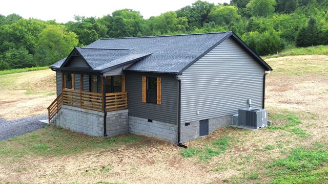 817 Smith Bend Ln, Gainesboro, TN 38562