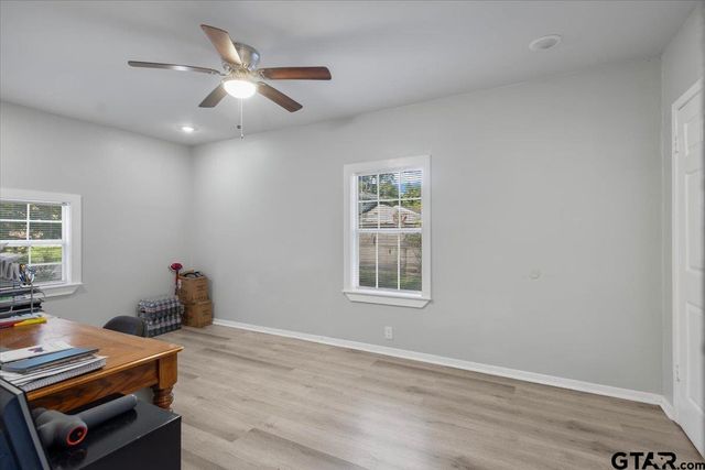 402 E Barrett, Tyler, TX 75702