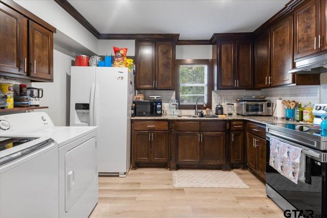 402 E Barrett, Tyler, TX 75702