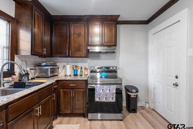 402 E Barrett, Tyler, TX 75702