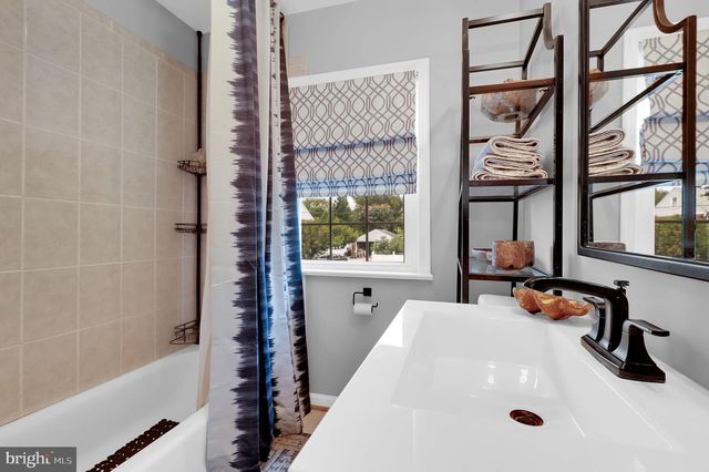 211 E INDIAN SPRING DR, Silver Spring, MD 20901