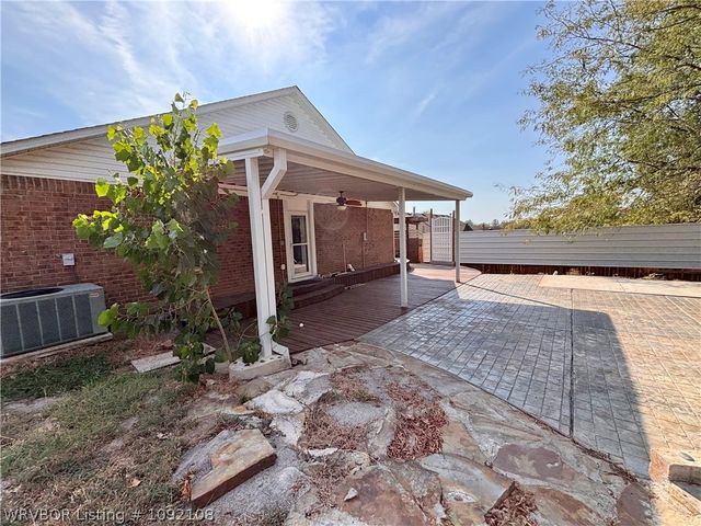 1207 12Th Street, Barling, AR 72923