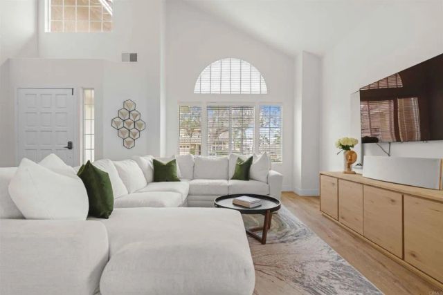 3702 Southridge Way, Oceanside, CA 92056