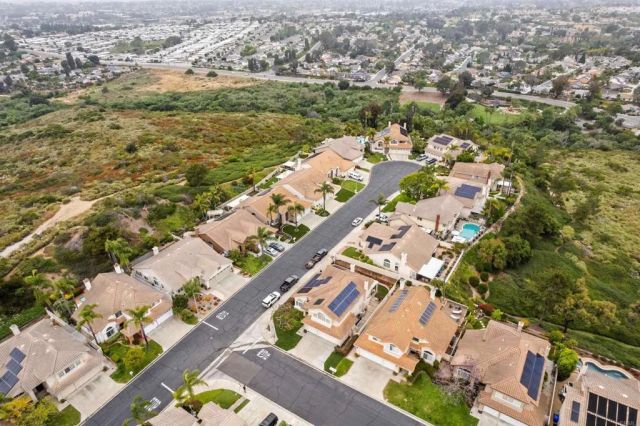 3702 Southridge Way, Oceanside, CA 92056