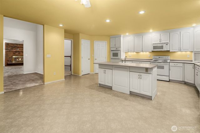 28033 194th Place SE, Kent, WA 98042