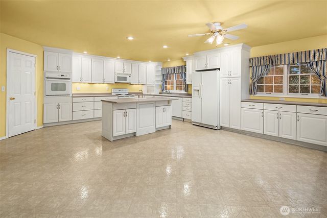 28033 194th Place SE, Kent, WA 98042