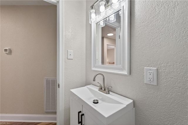 1554 N King ST, Hampton, VA 23669