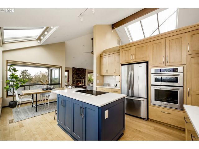 2912 ORCHARD HILL Pl, Lake Oswego, OR 97035