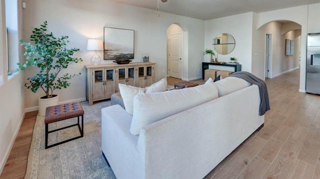 2463 E Okeefe Drive, Fresno, CA 93720