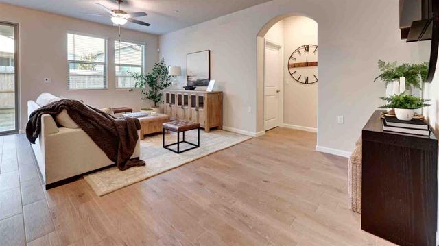 2463 E Okeefe Drive, Fresno, CA 93720